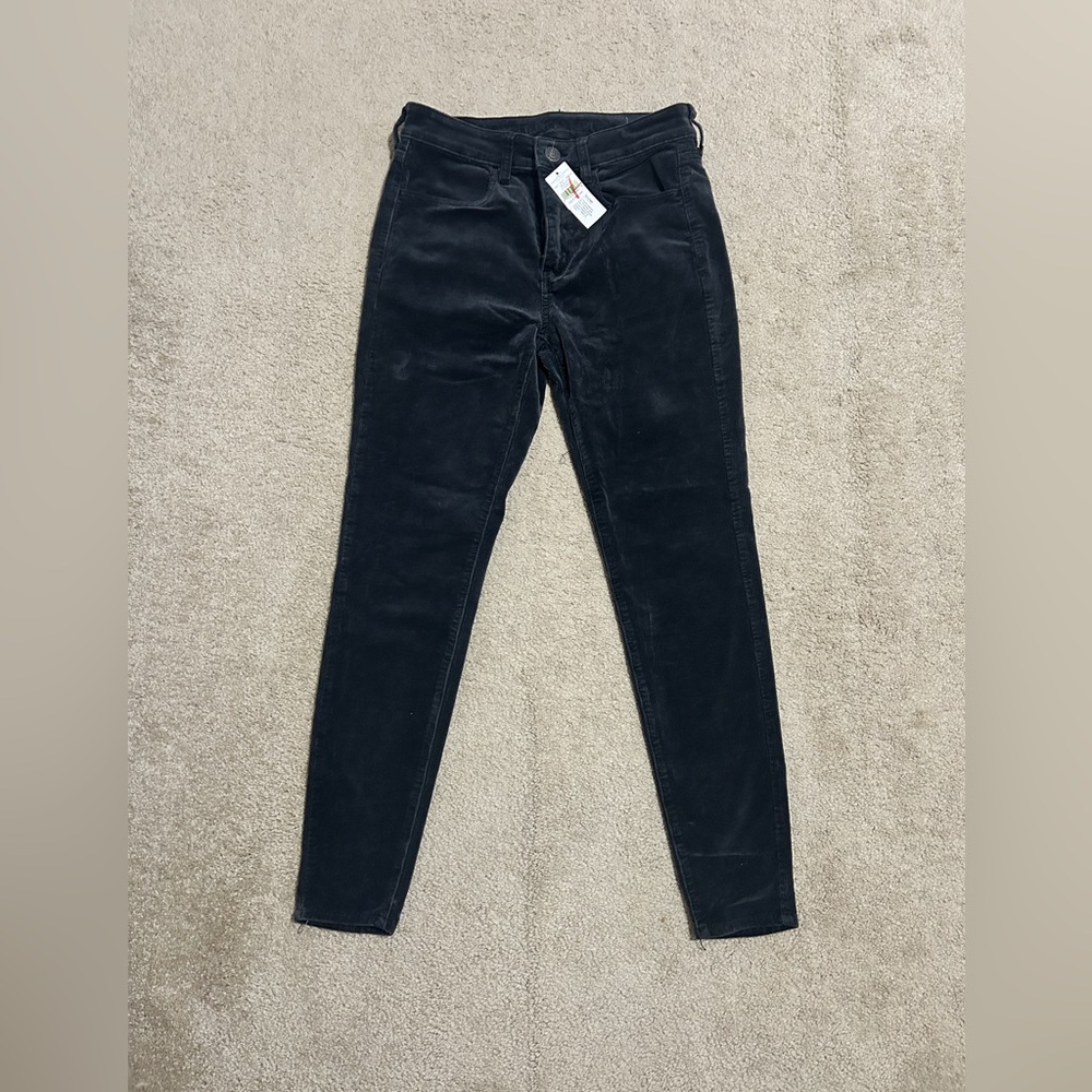 American Eagle Black corduroy jeans 
Never worn tags still  size US Regular 6